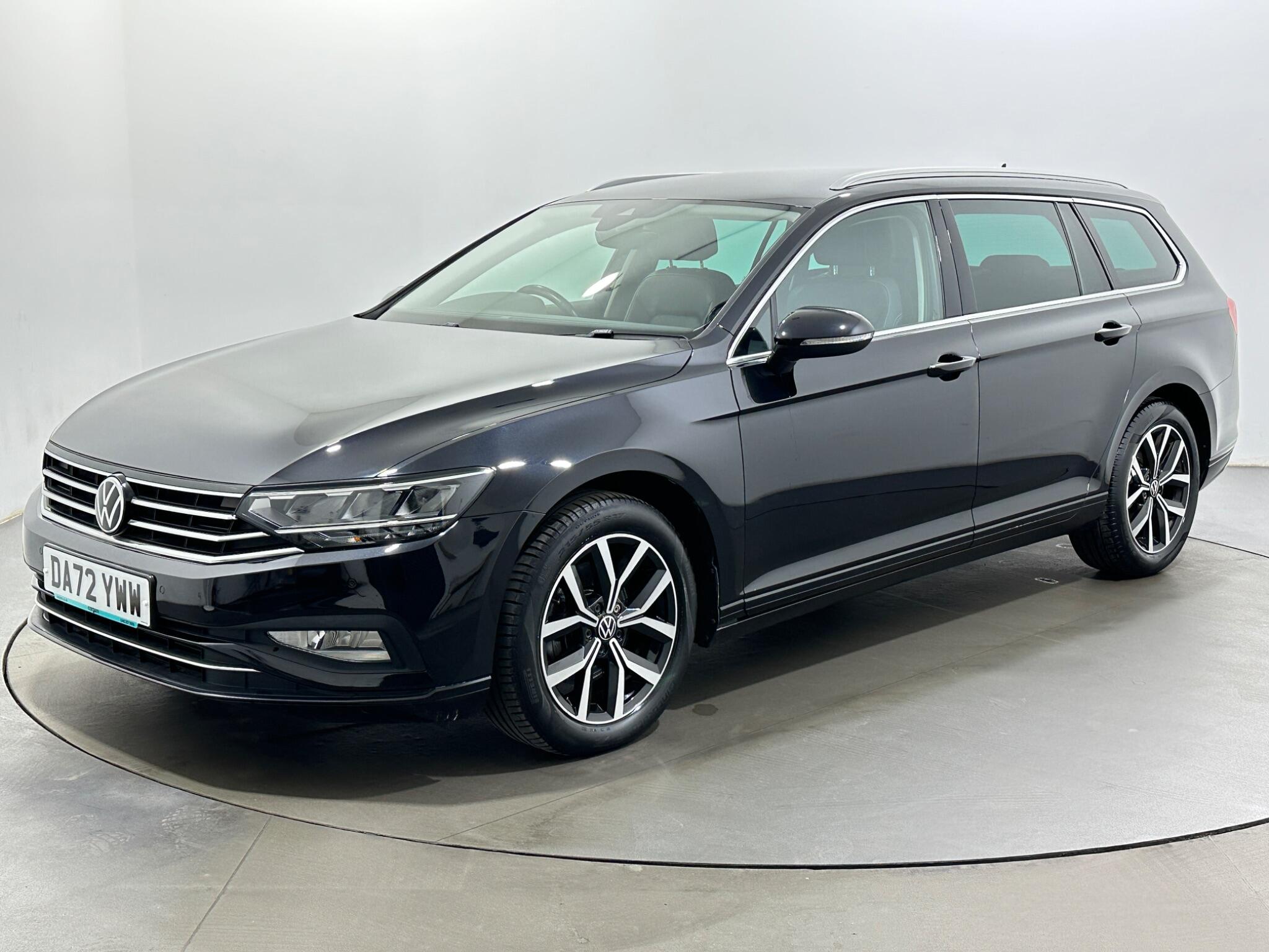 Volkswagen Passat view 4