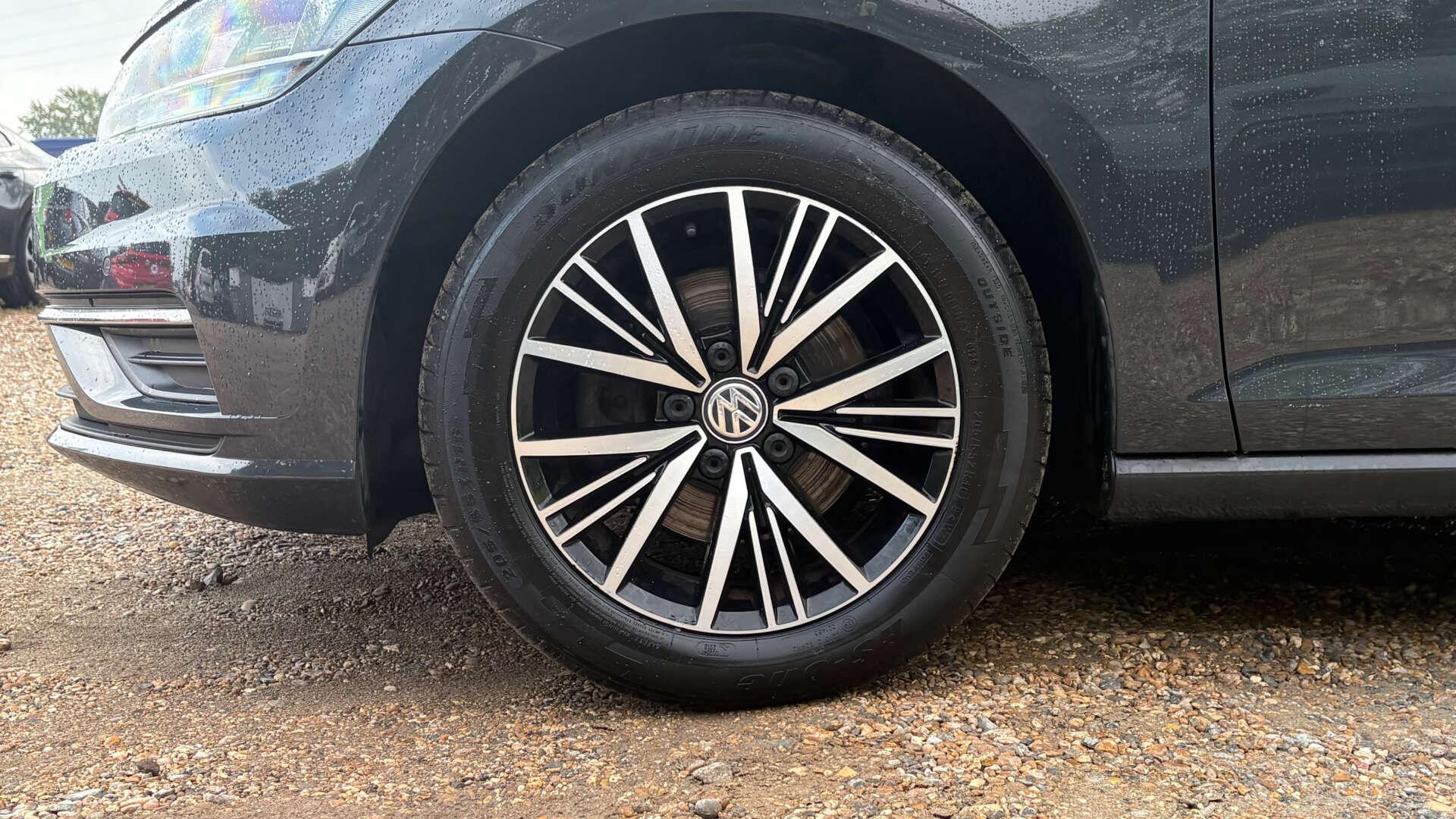Volkswagen Golf view 38