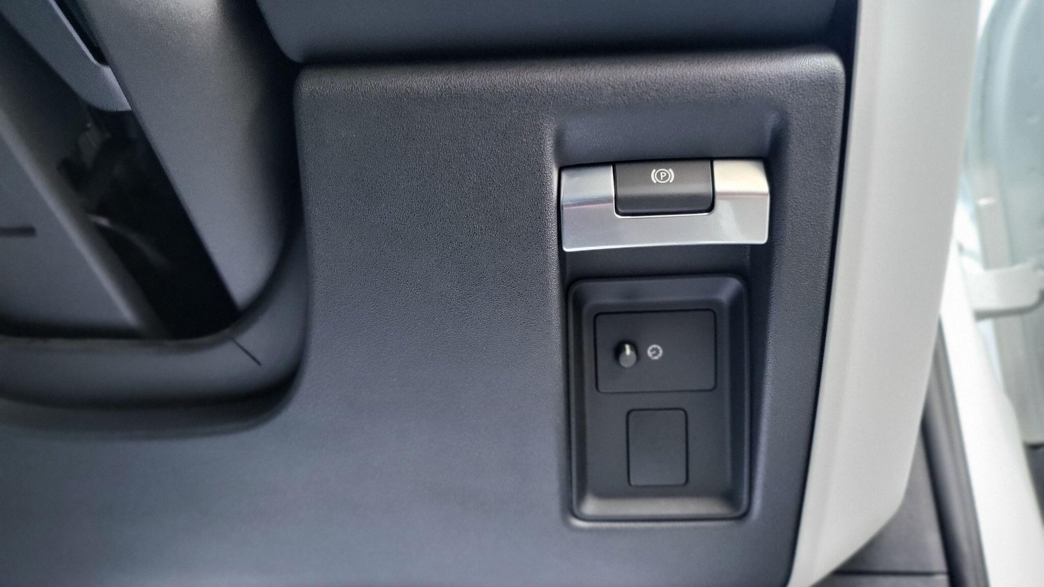 Land Rover Defender view 20