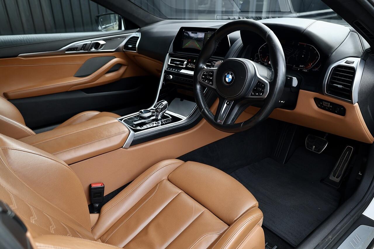 BMW 8 Series view 7