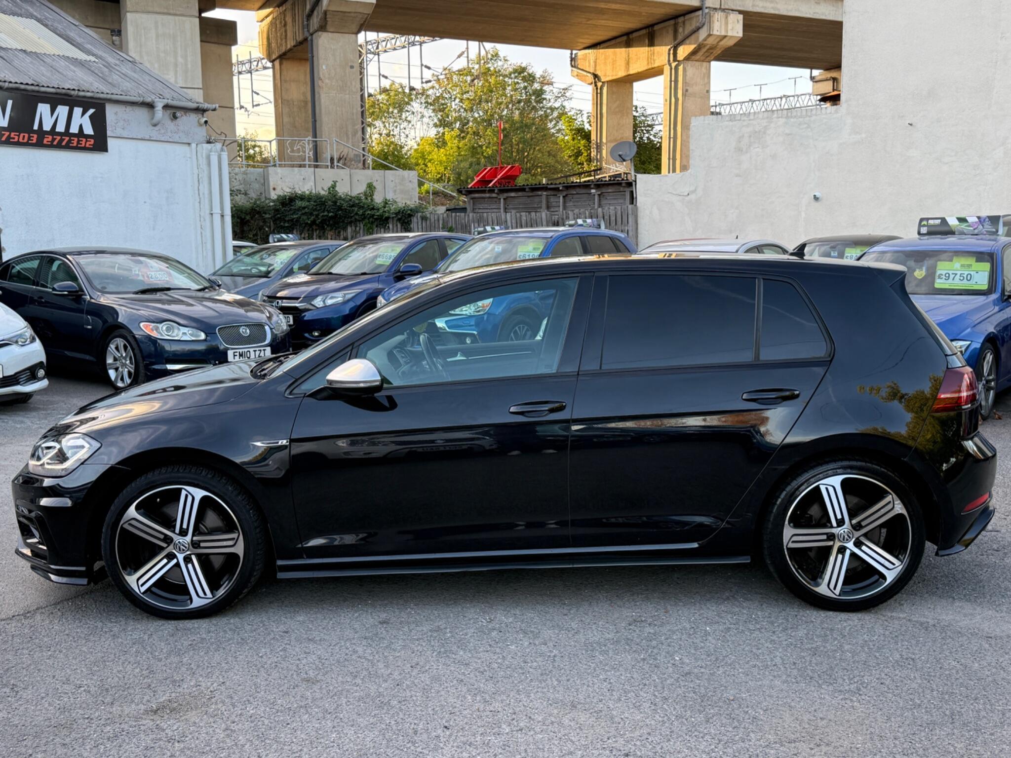 Volkswagen Golf - Image 10