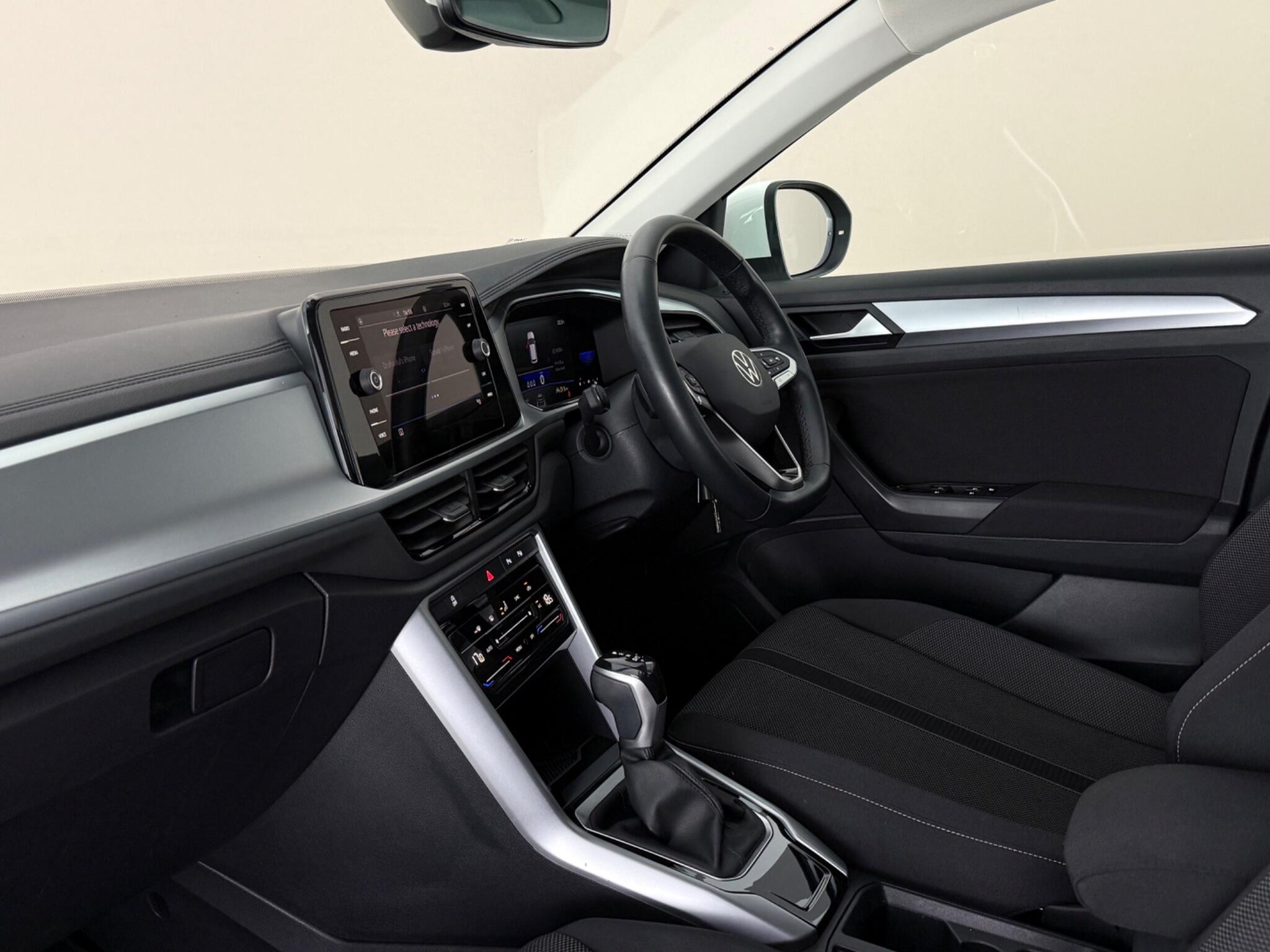 Volkswagen T-Roc view 4