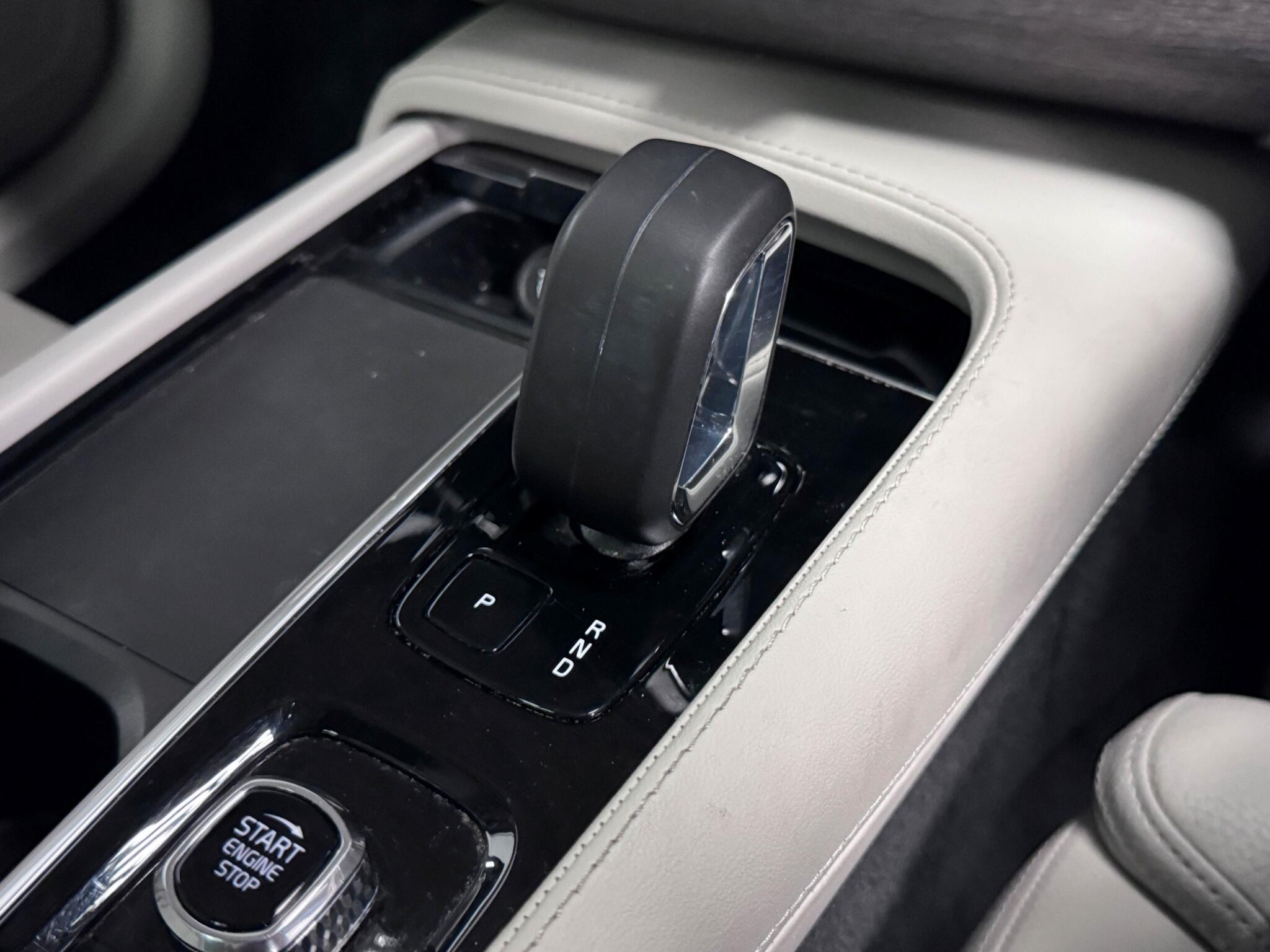 Volvo XC90 view 42