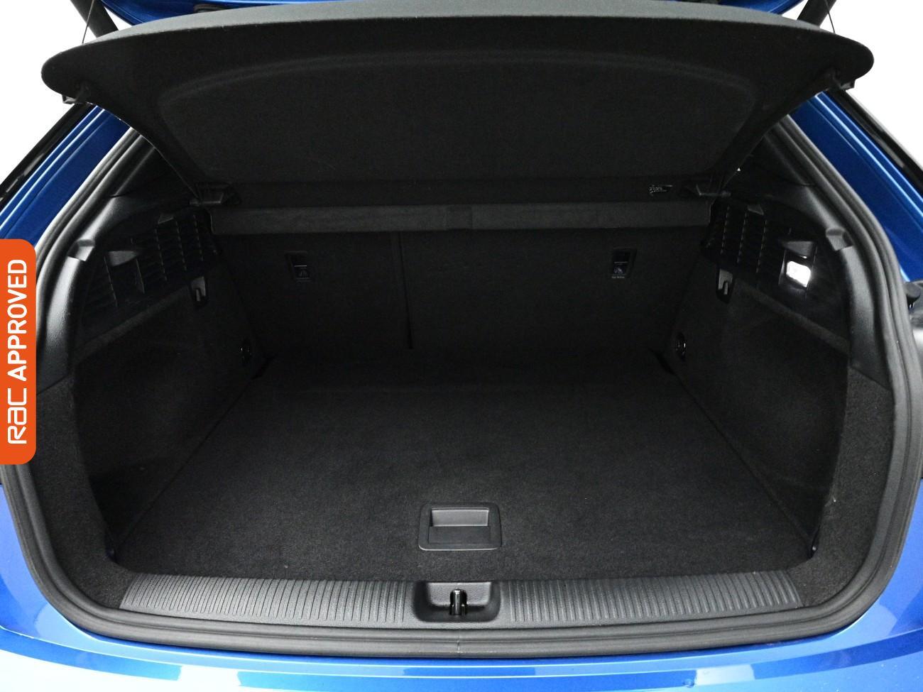 Audi Q2 view 26