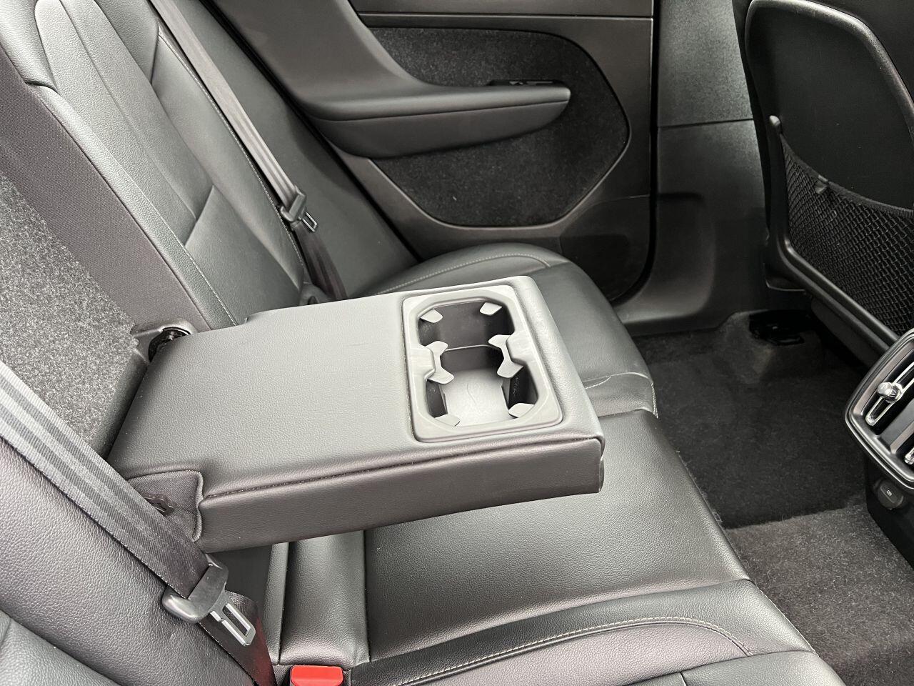 Volvo XC40 view 23