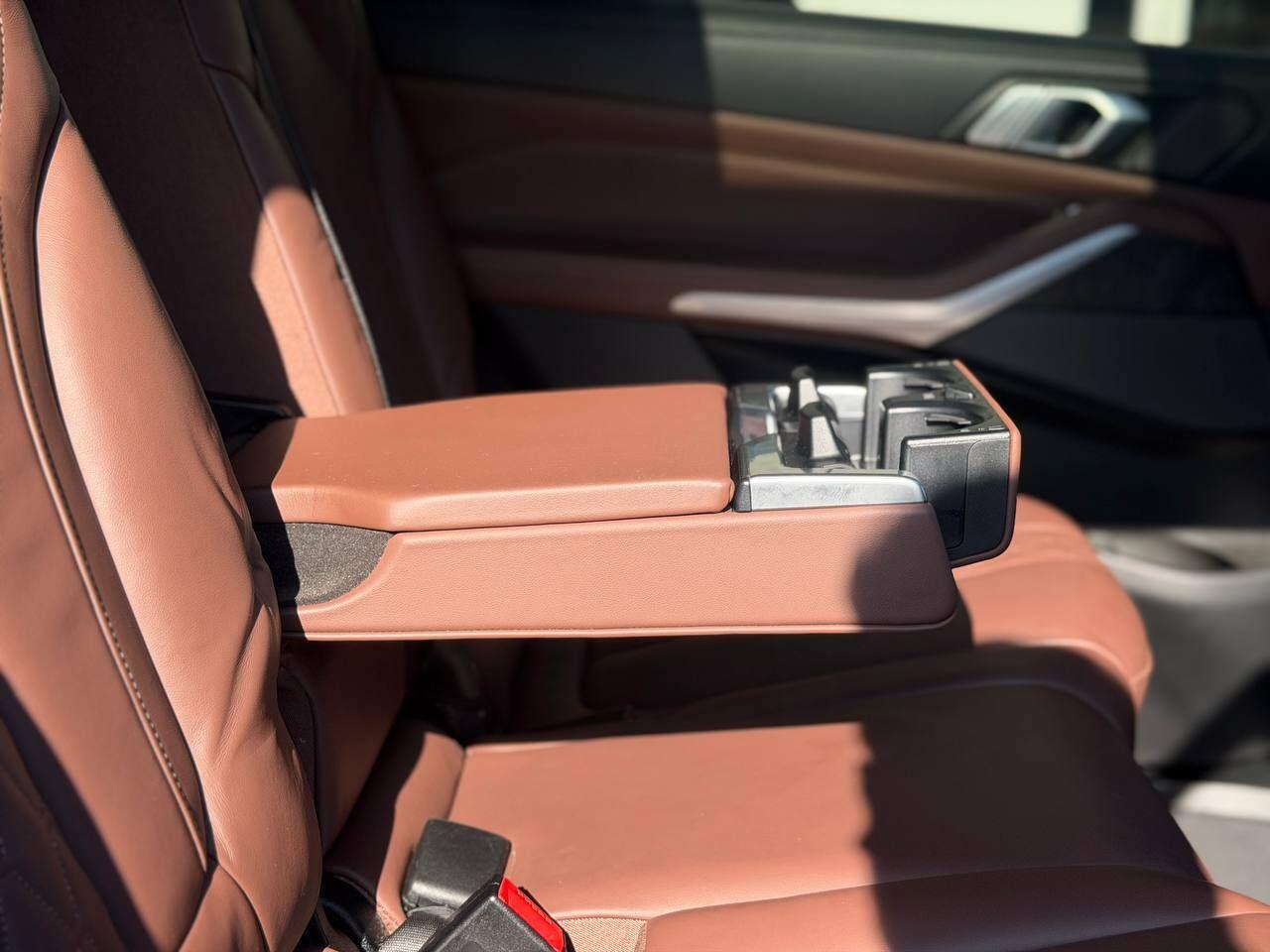 BMW X7 view 20