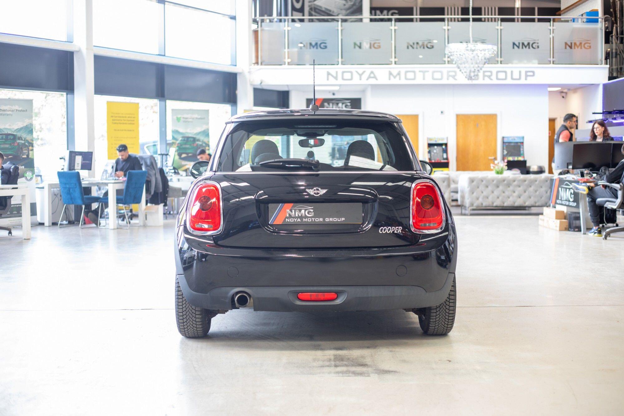 Mini Hatch view 28
