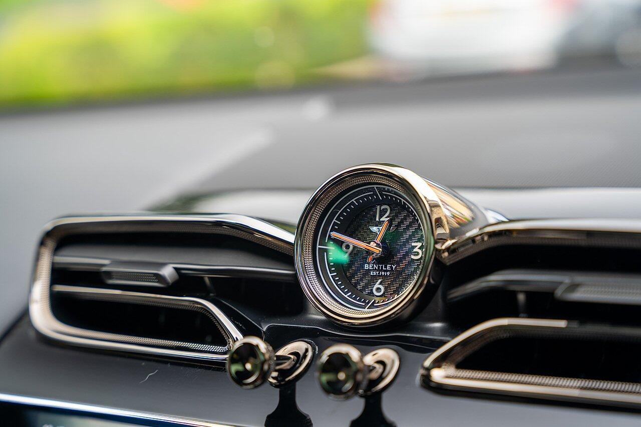 Bentley Bentayga view 70