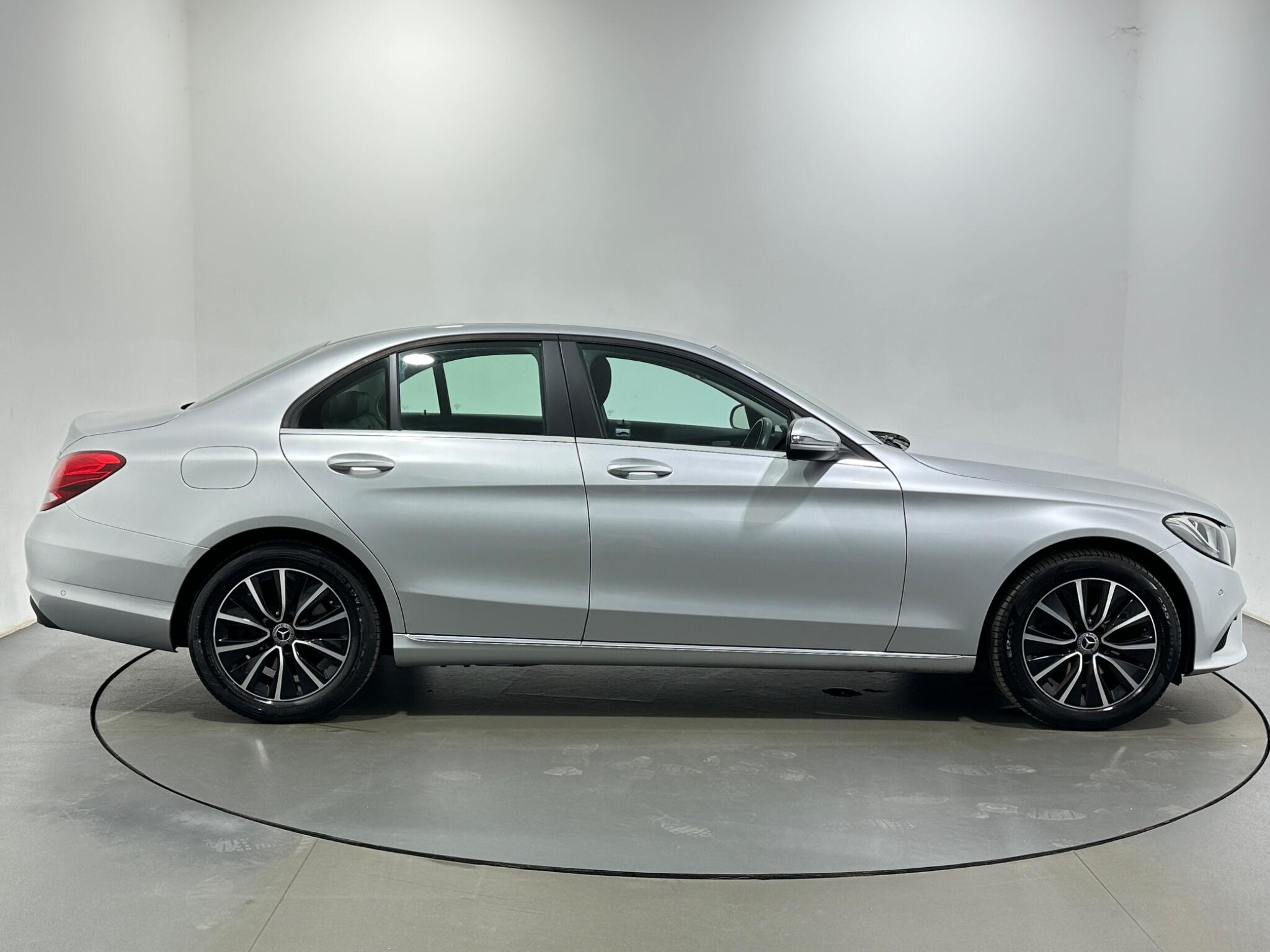 Mercedes-Benz C-Class view 9