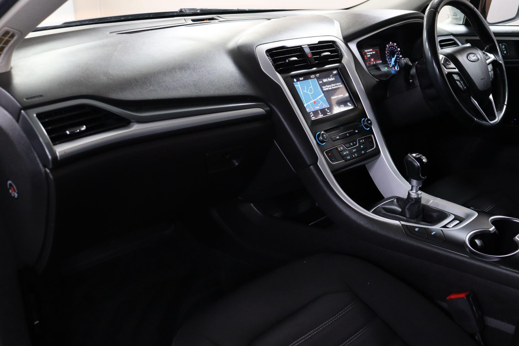 Ford Mondeo view 34