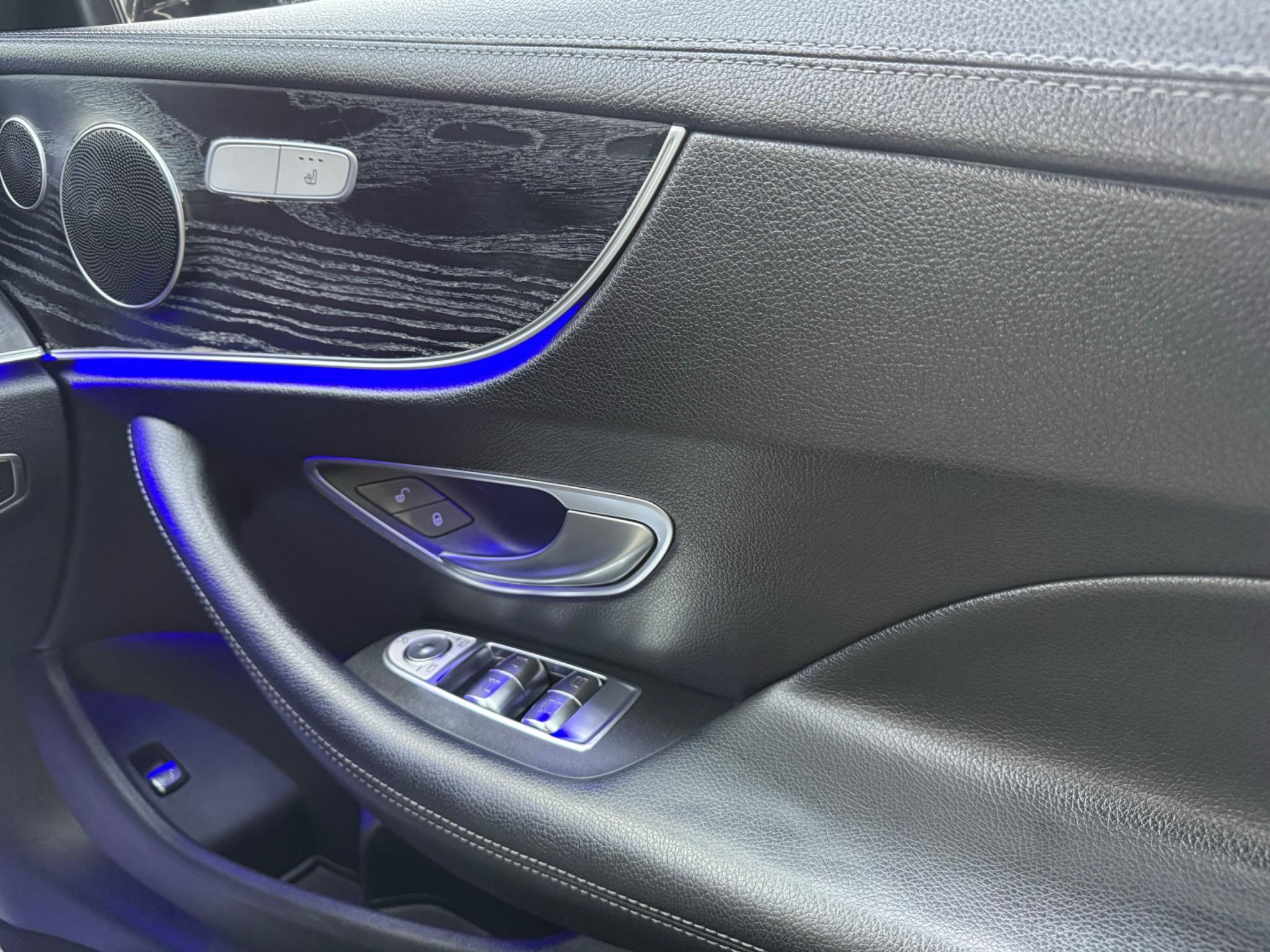 Mercedes-Benz E Class view 24