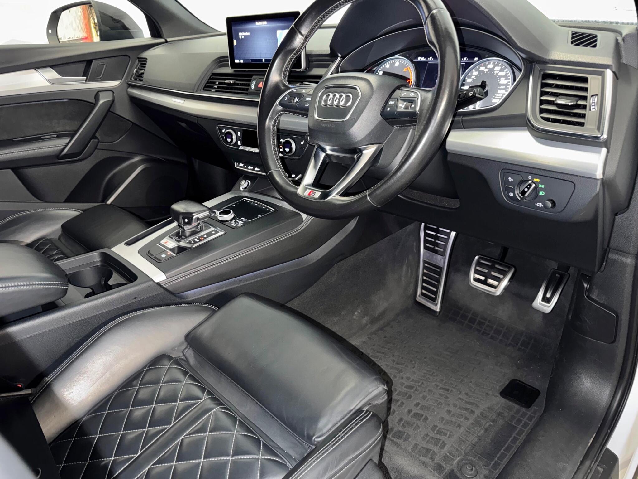 Audi SQ5 view 14
