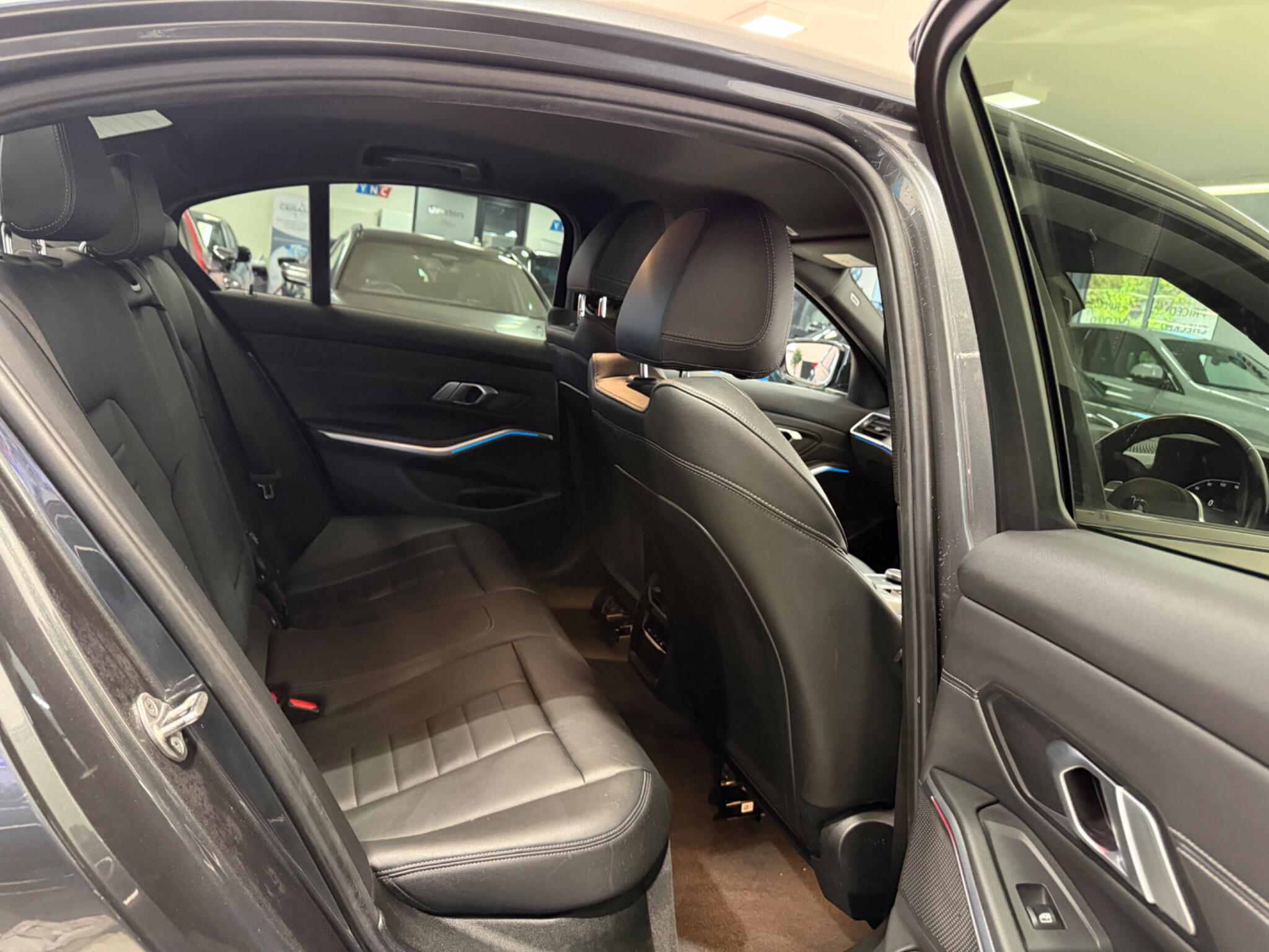 BMW 3 Series view 27