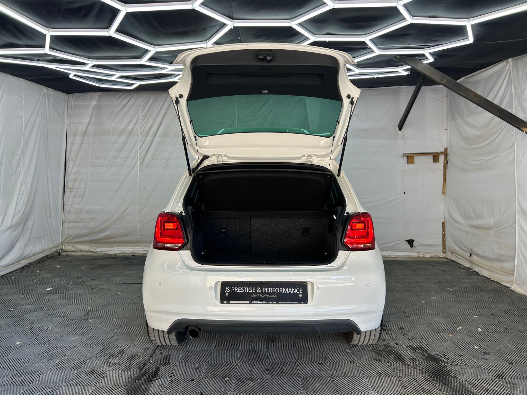 Volkswagen Polo view 8