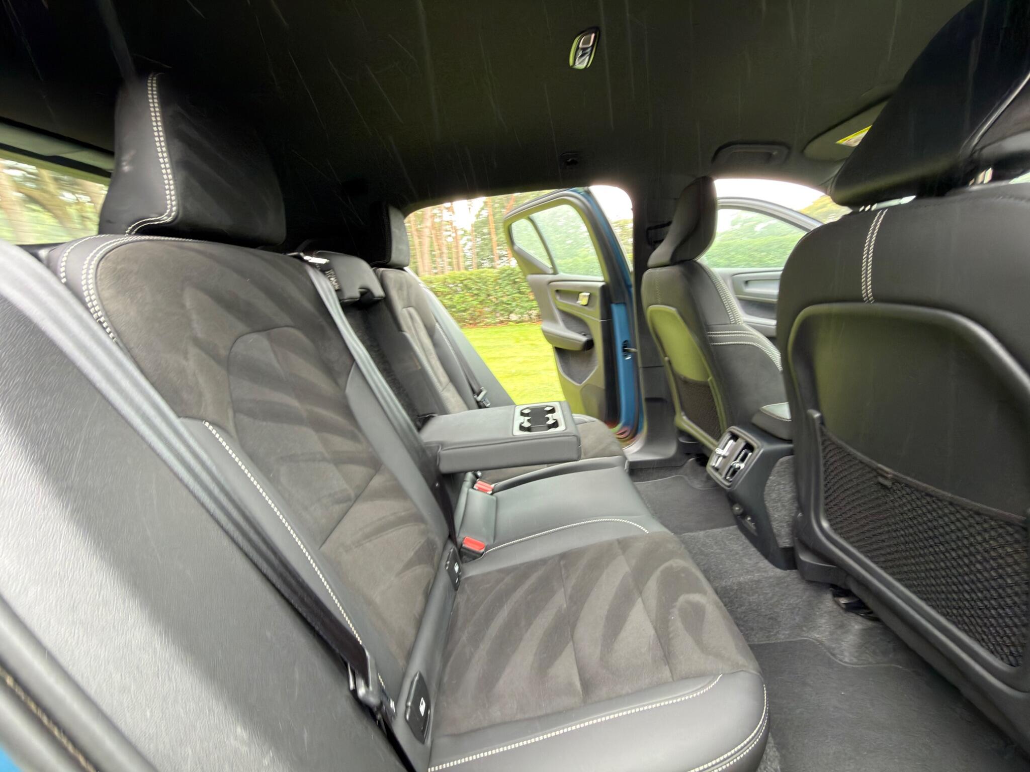 Volvo XC40 view 12