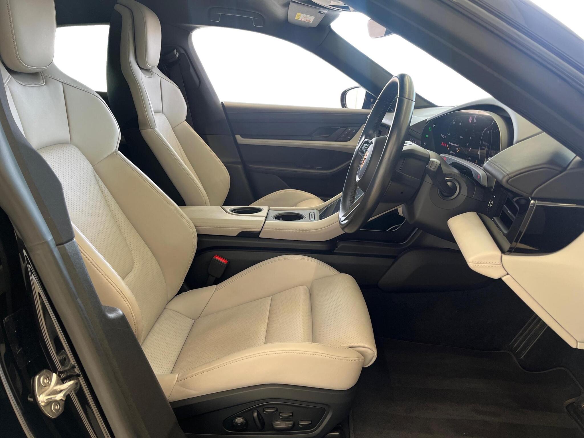 Porsche Taycan view 11