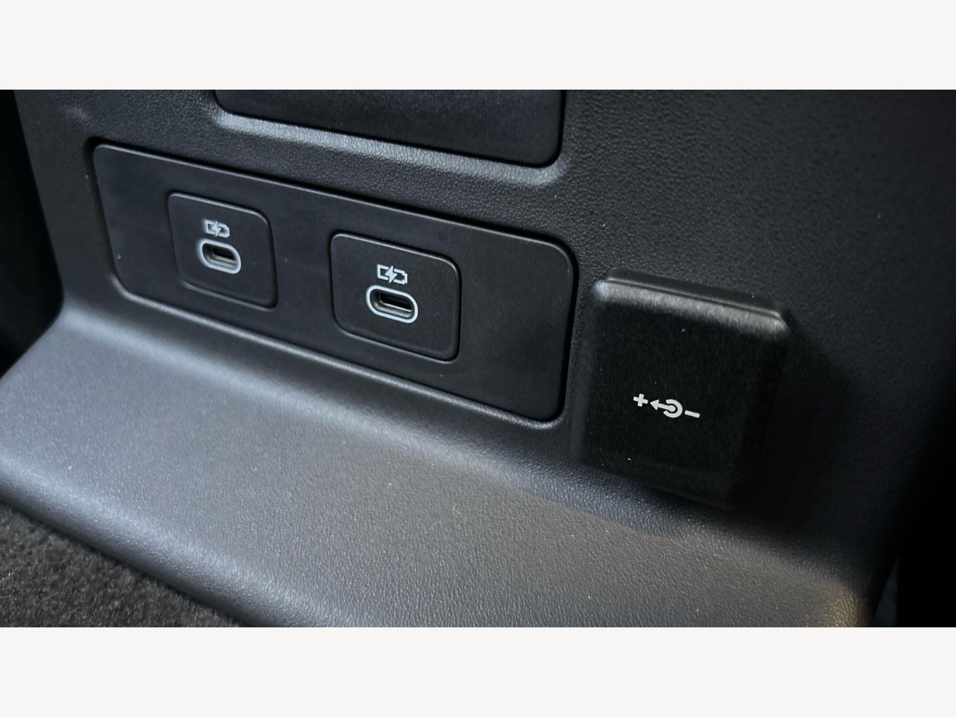 Land Rover Range Rover Velar view 28