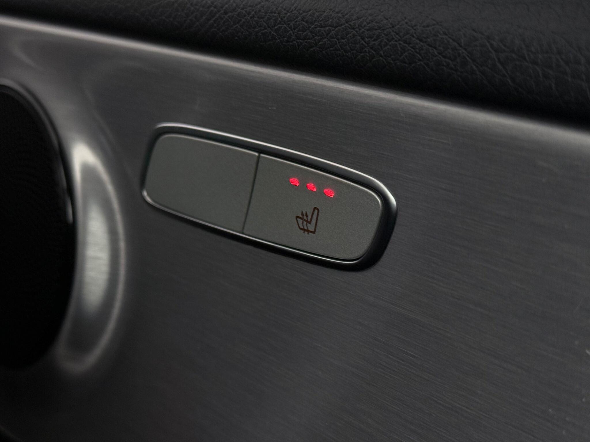 Mercedes-Benz C-Class view 19