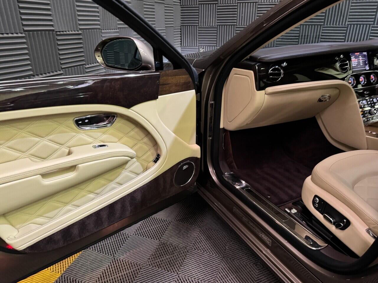 Bentley Mulsanne view 27