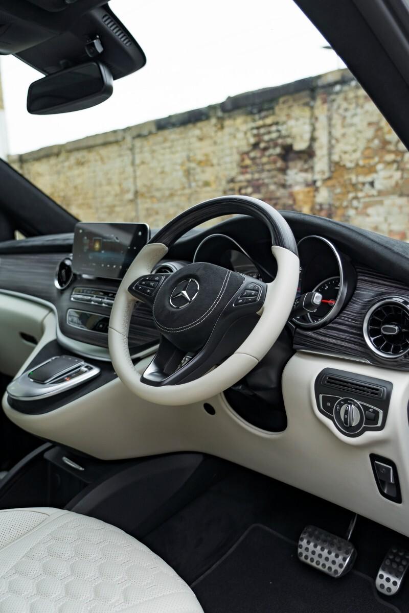 Mercedes-Benz V-Class view 31