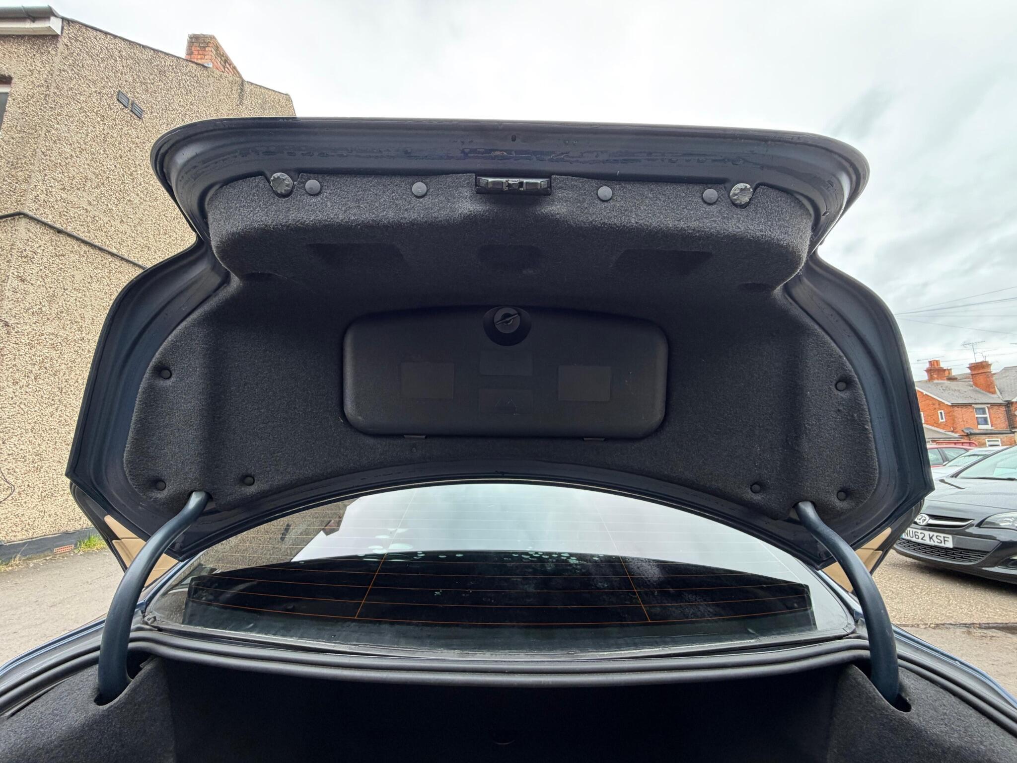 2004 BMW 5 Series 3.0 530d Sport Auto Euro 4 4dr image 9