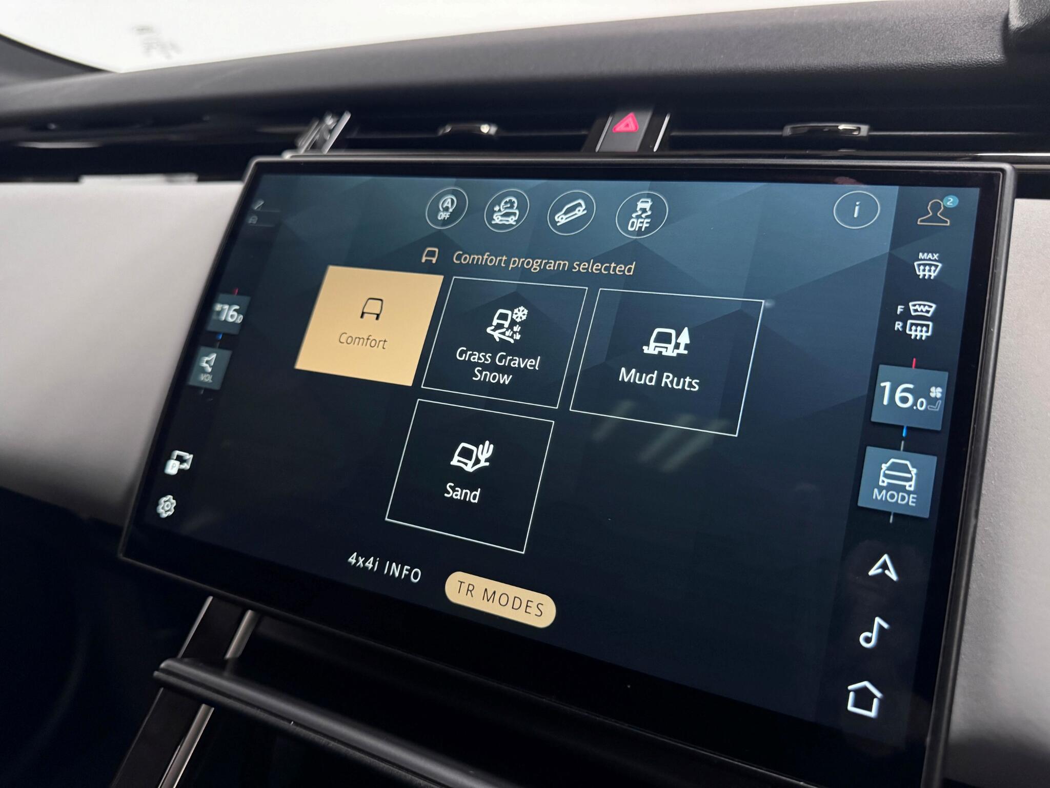 Land Rover Range Rover Velar view 43