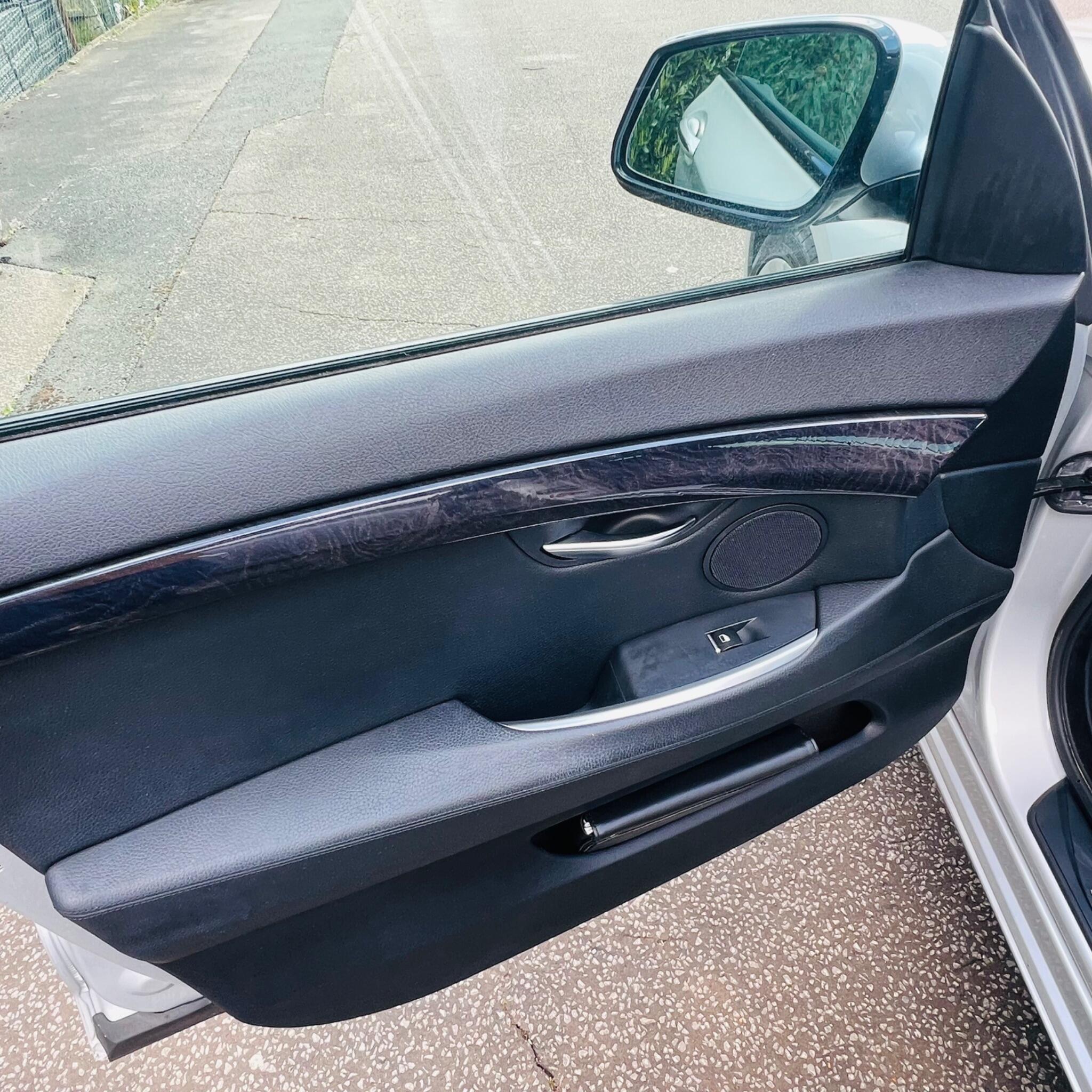 BMW 5 Series view 16