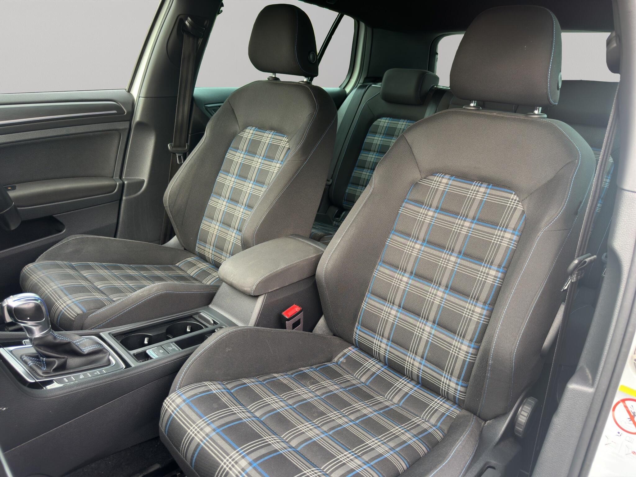 Volkswagen Golf view 10
