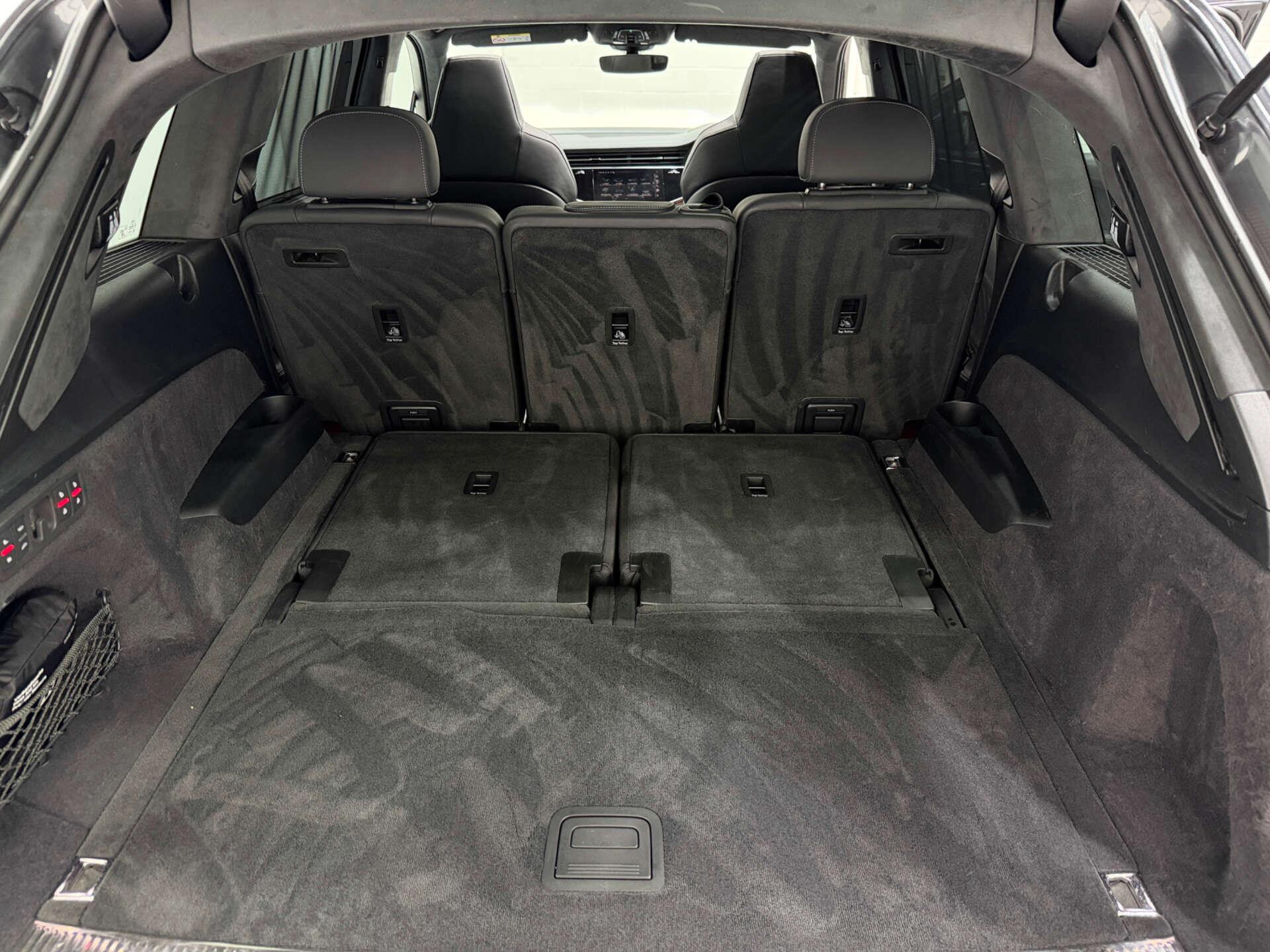 Audi SQ7 view 30