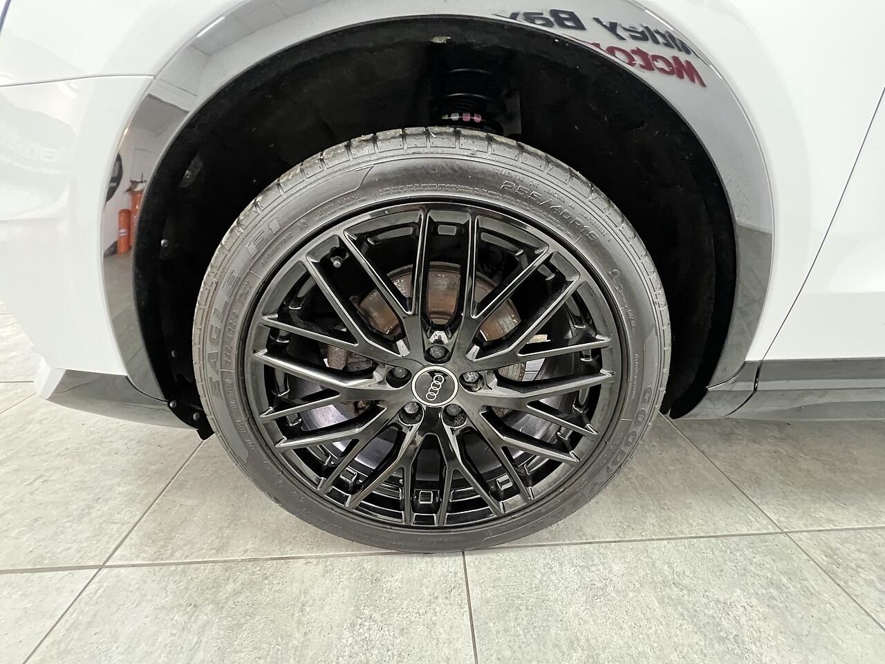 Audi Q3 view 19