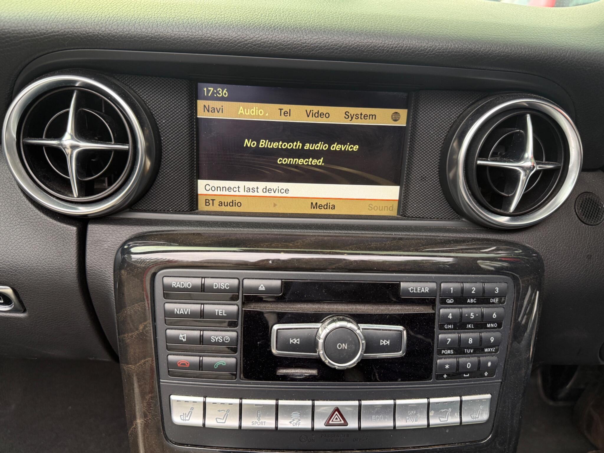 2012 Mercedes-Benz SLK image 24