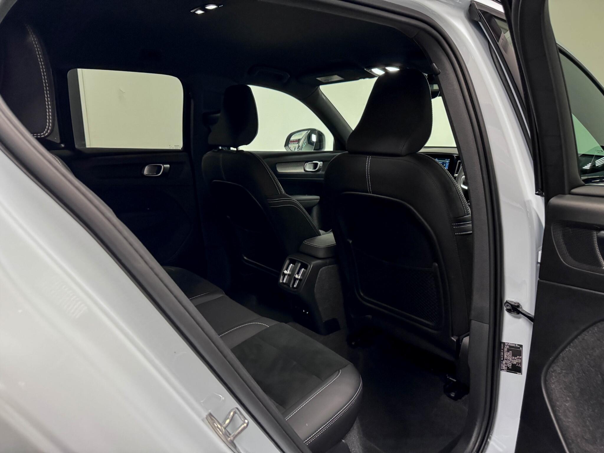Volvo XC40 view 27