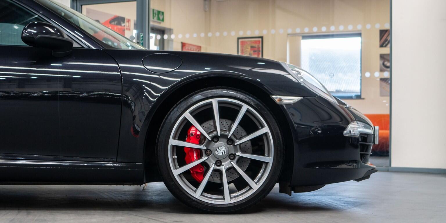 Porsche 911 view 10