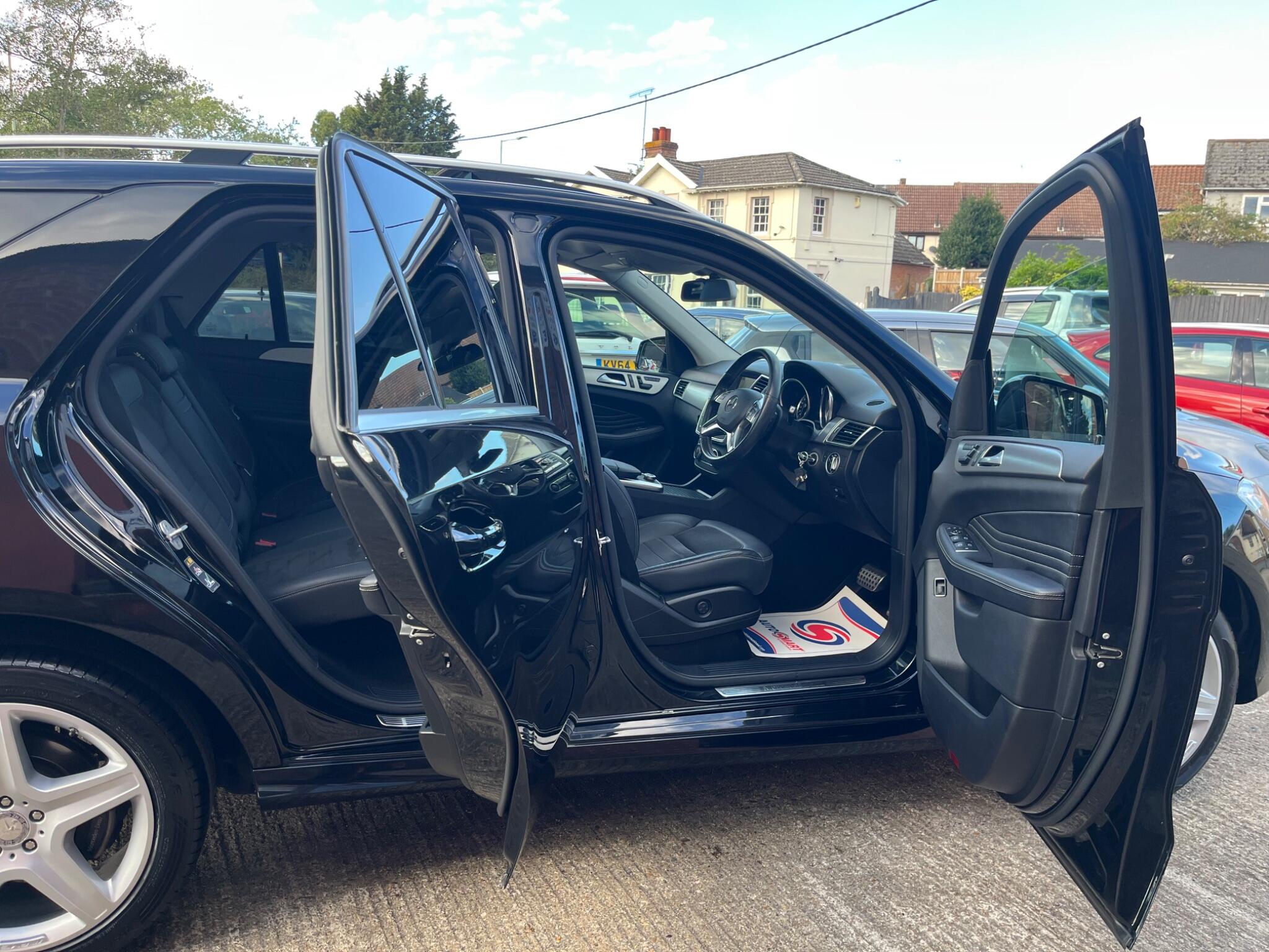 Mercedes-Benz M-Class view 30
