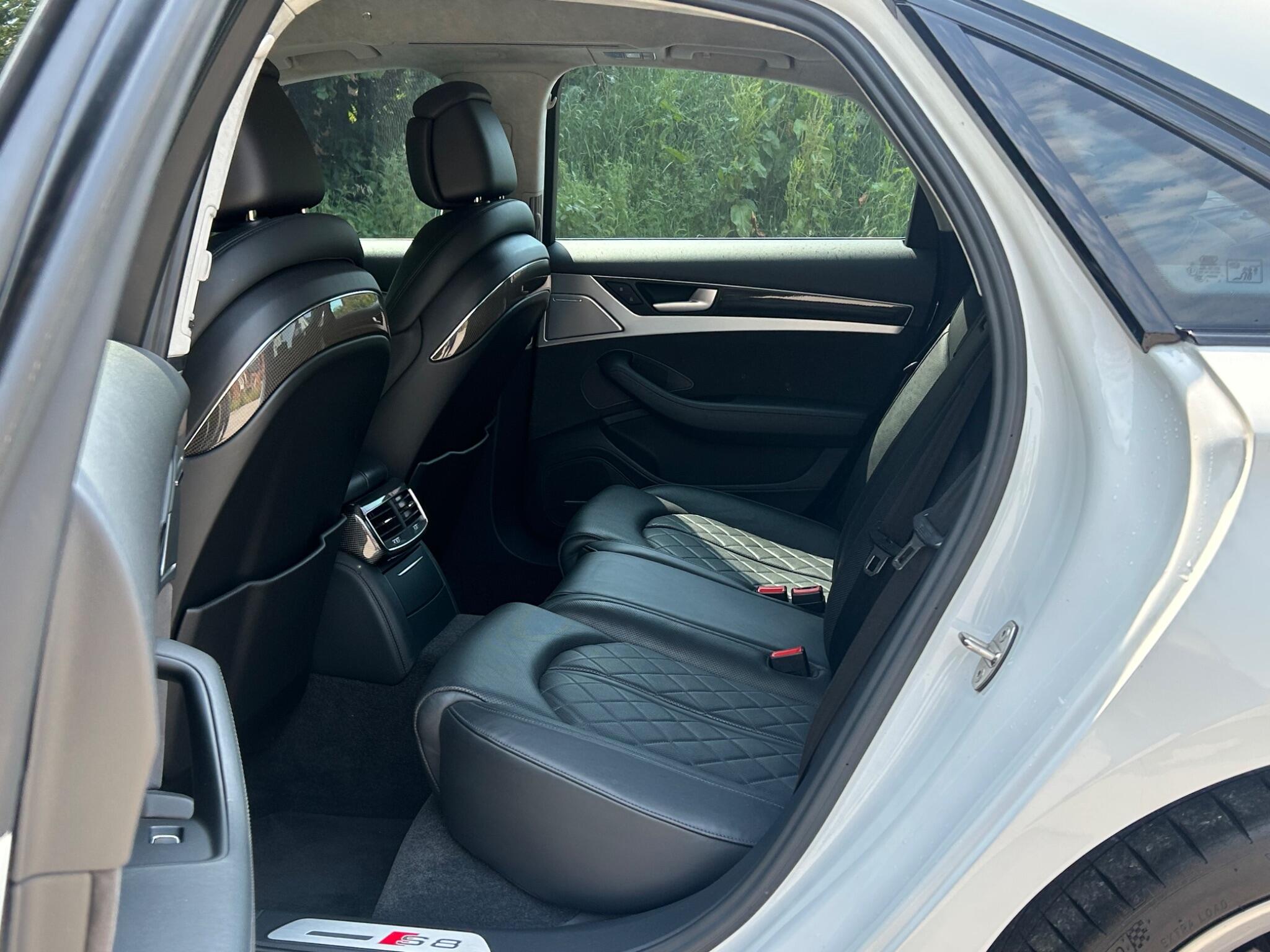 Audi S8 view 27