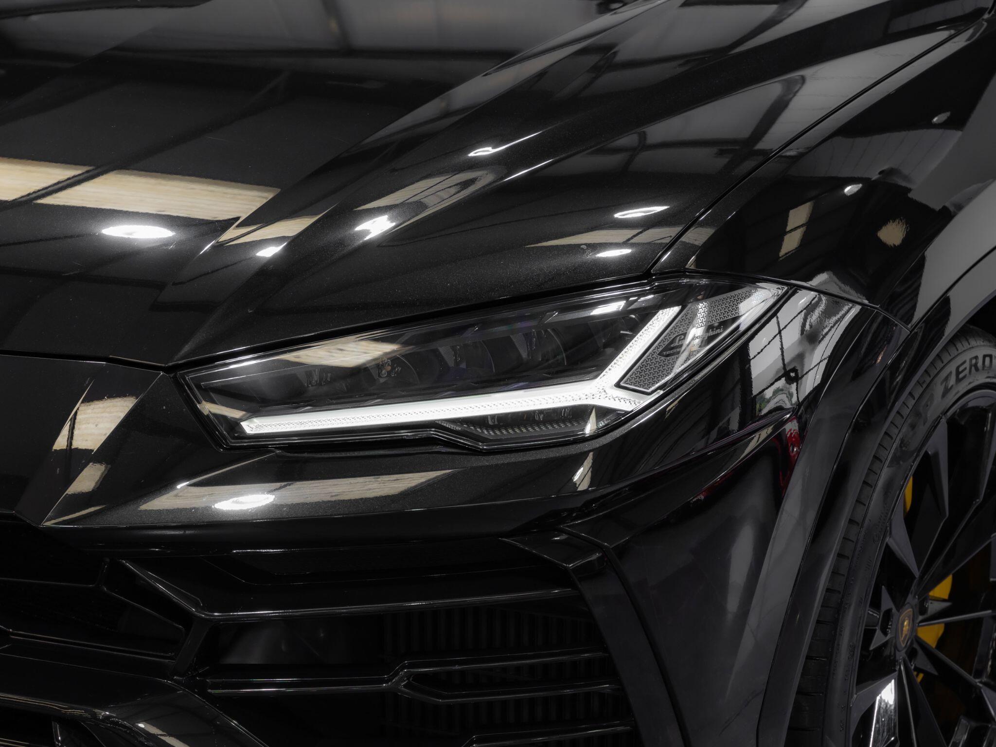 Lamborghini Urus view 14