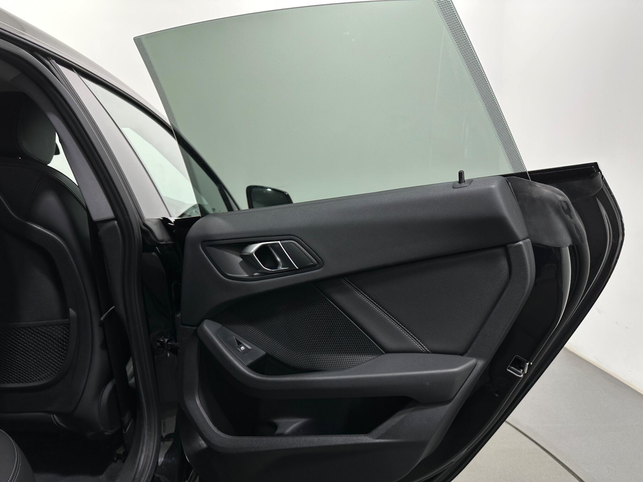 BMW 2 Series view 44