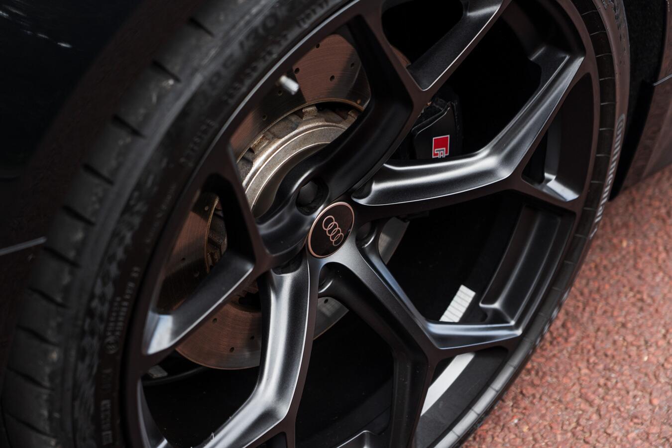 Audi RS6 Avant view 13