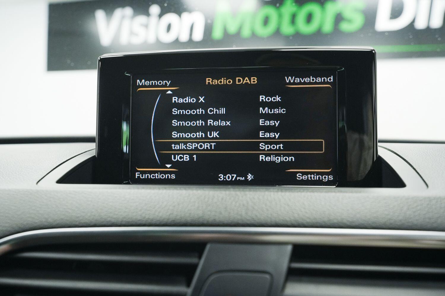 Audi Q3 view 24