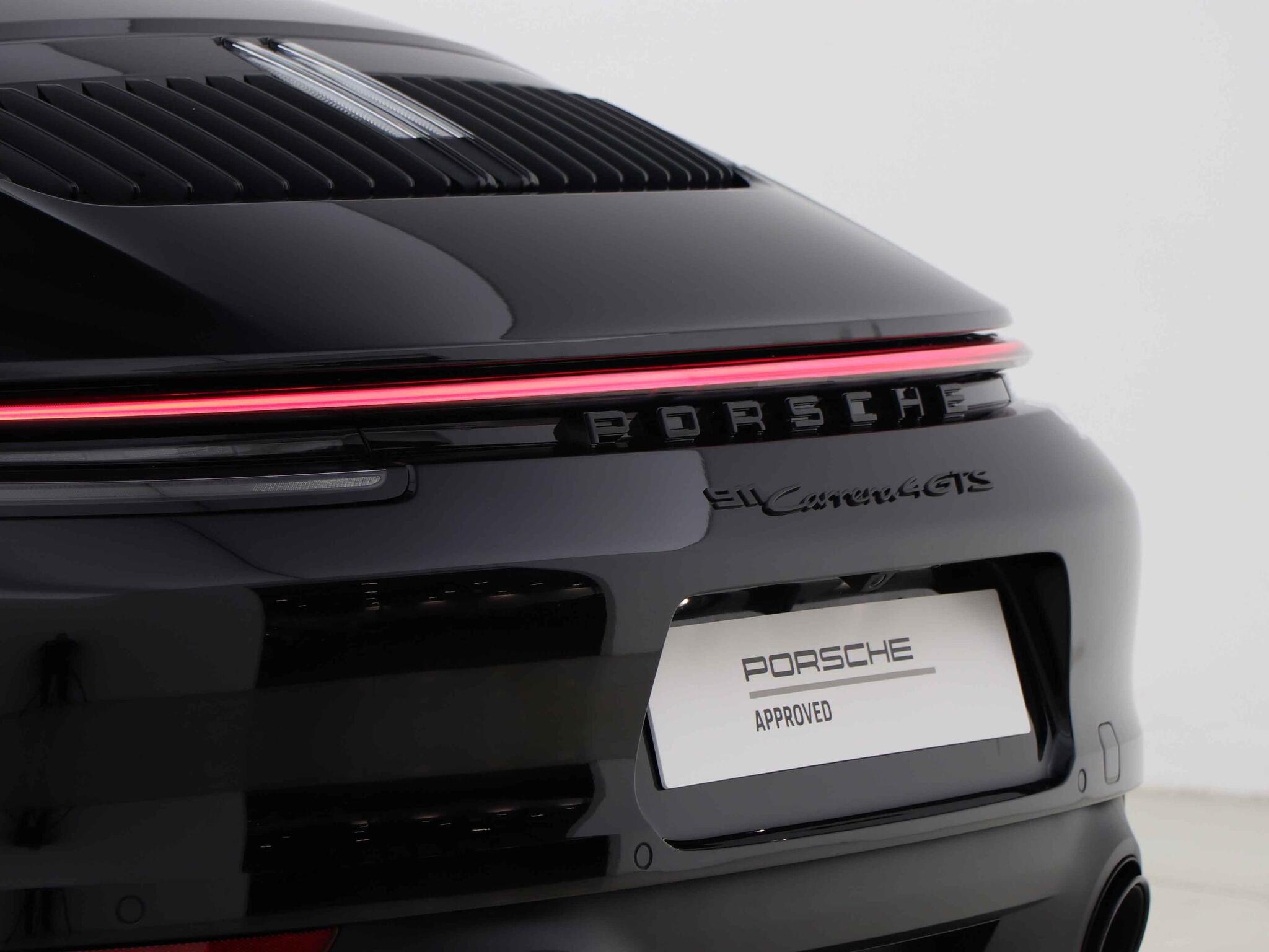 Porsche 911 view 20