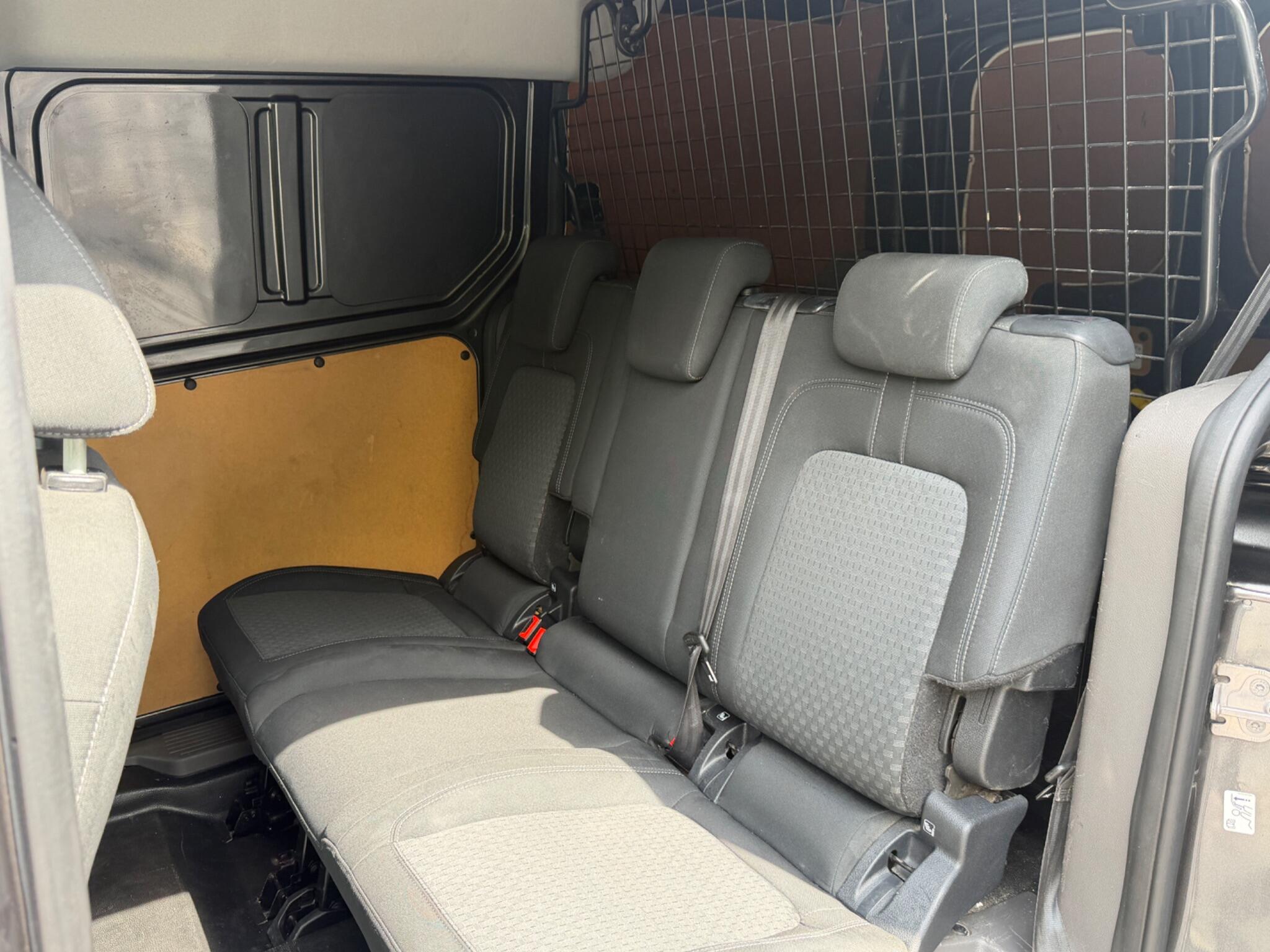 Ford Transit Connect view 22