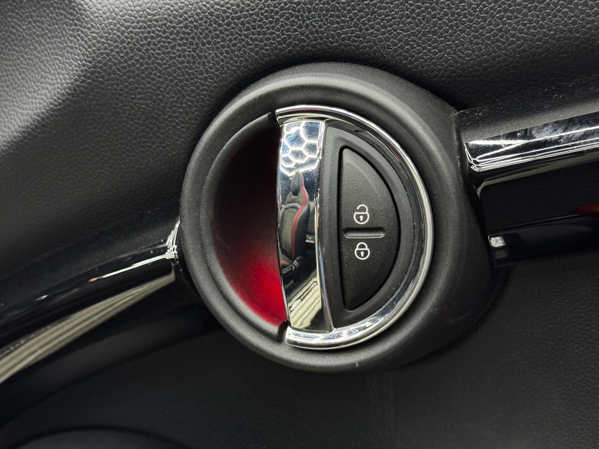Mini Convertible view 42