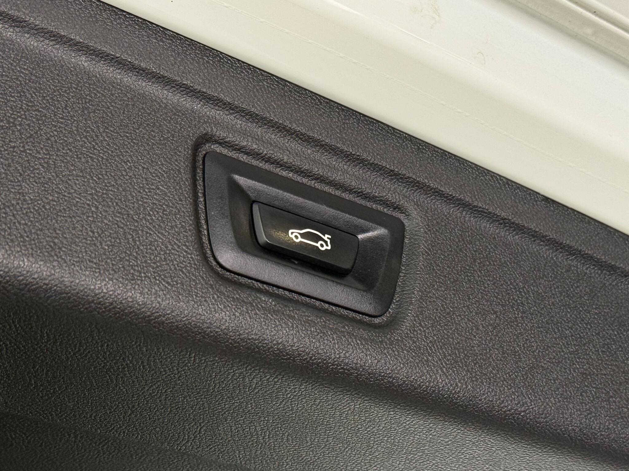 BMW 3 Series view 11