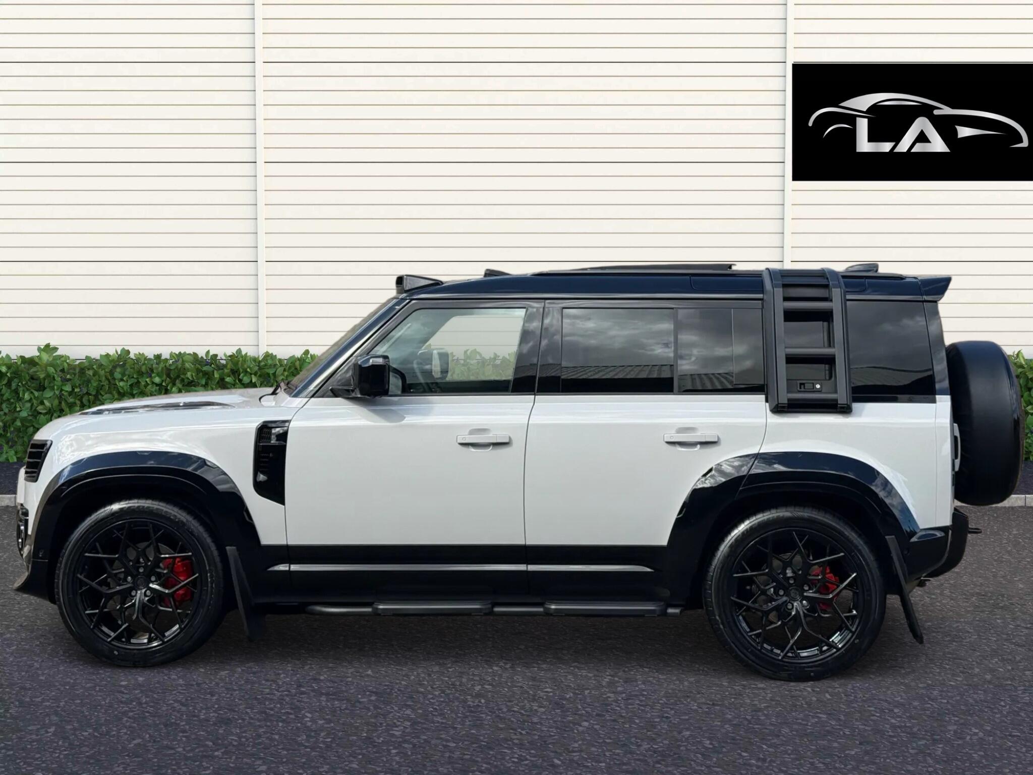Land Rover Defender view 3