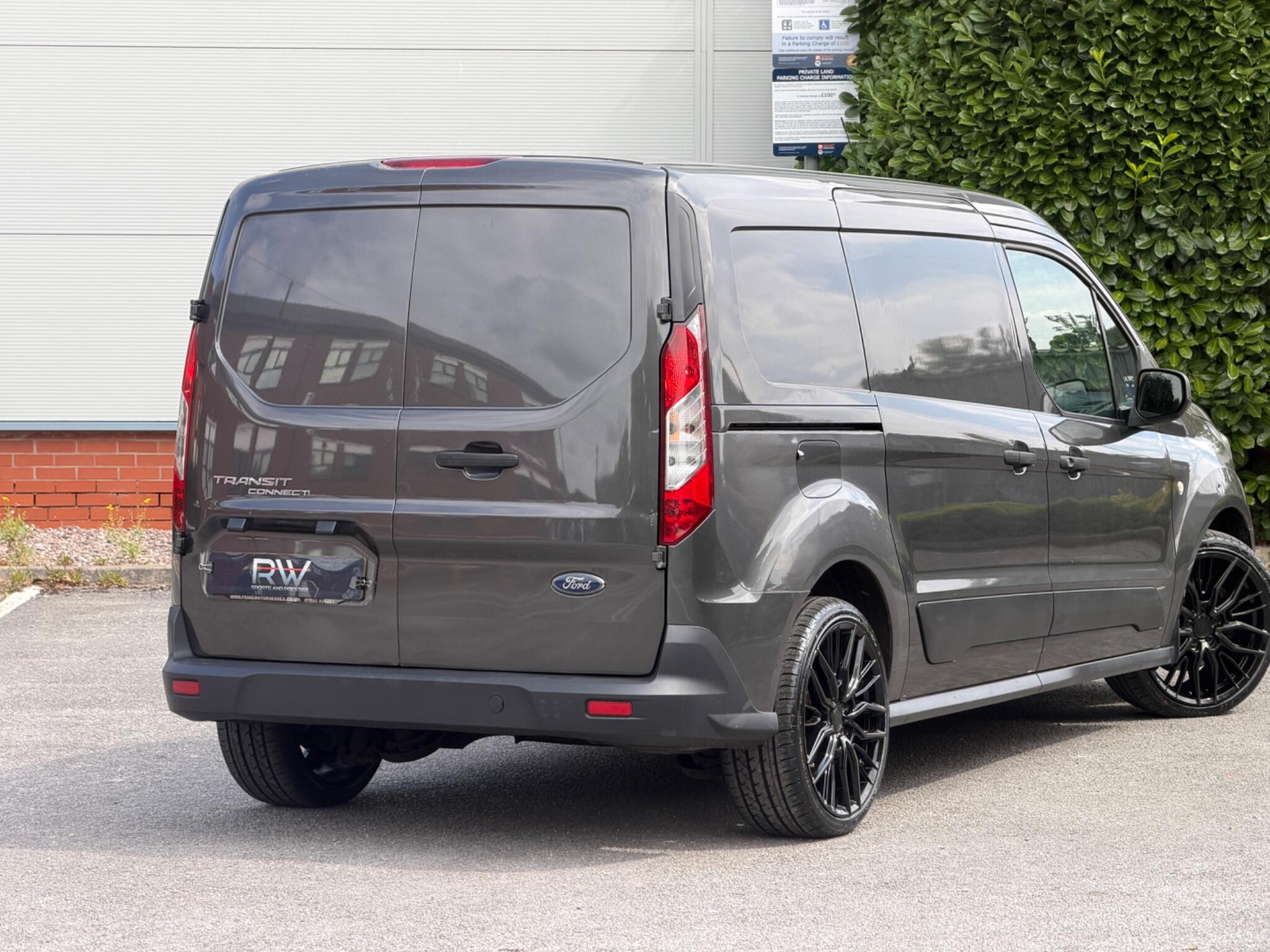 Ford Transit Connect view 38