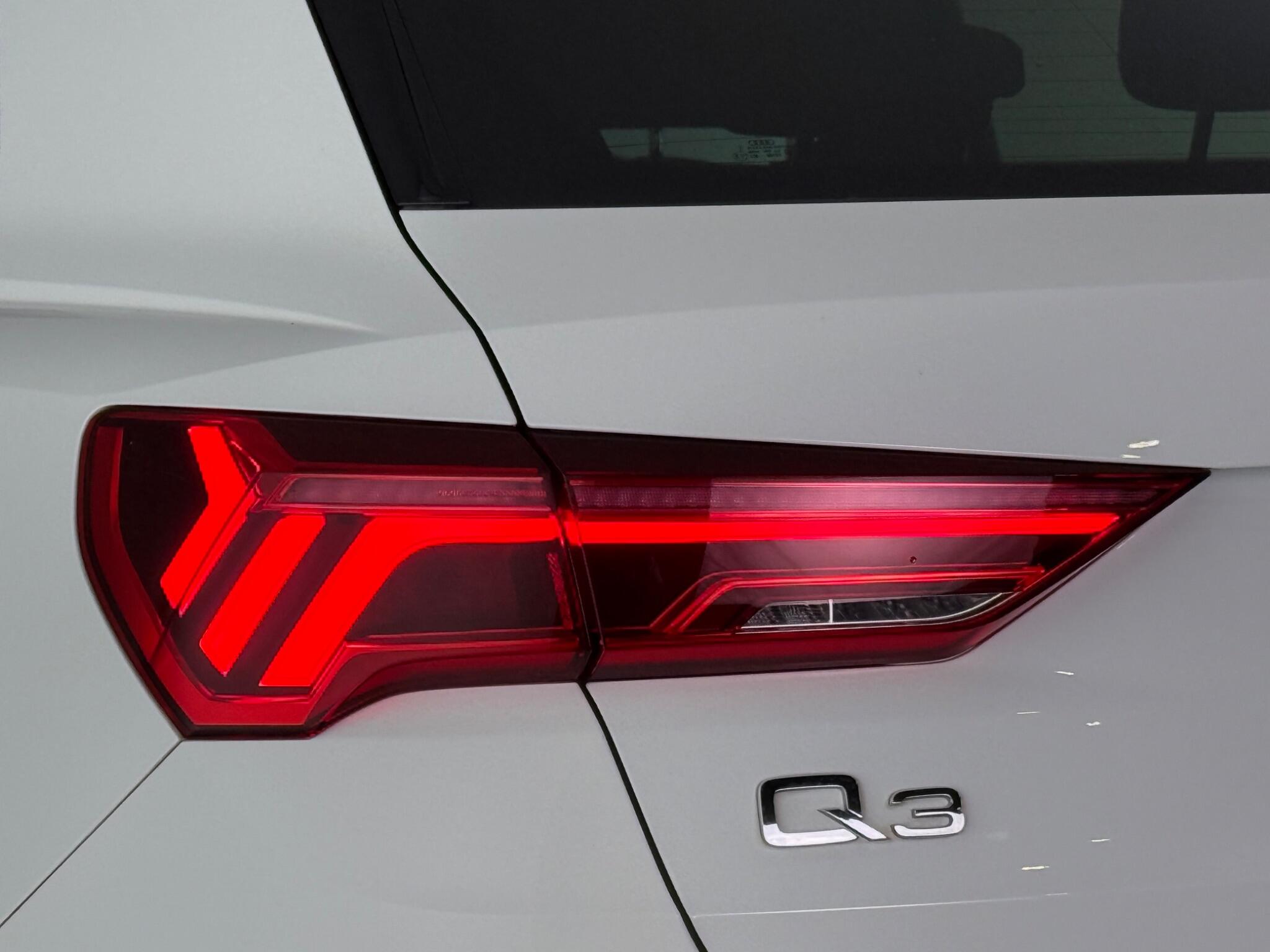 Audi Q3 view 6