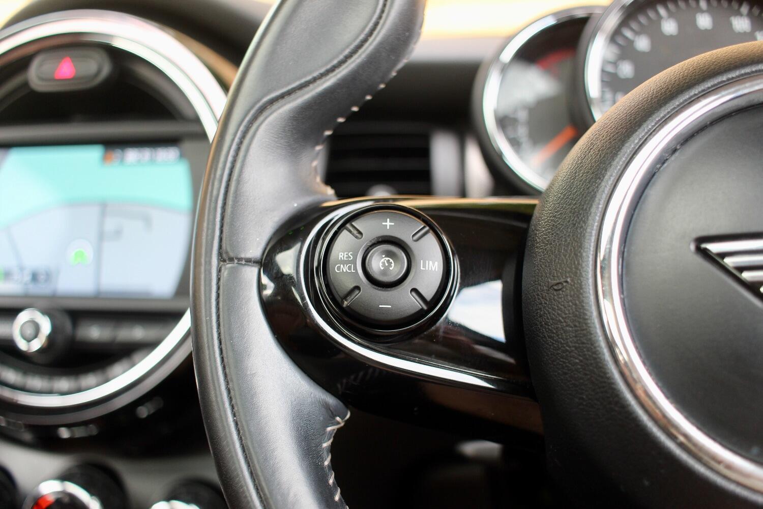 Mini Hatch view 19