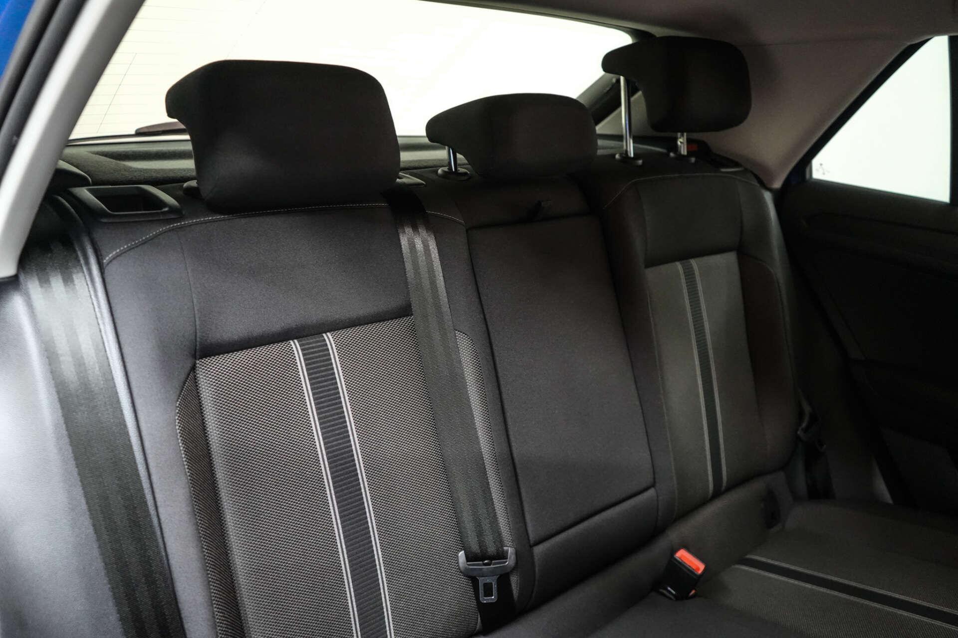 Volkswagen T-Roc view 21