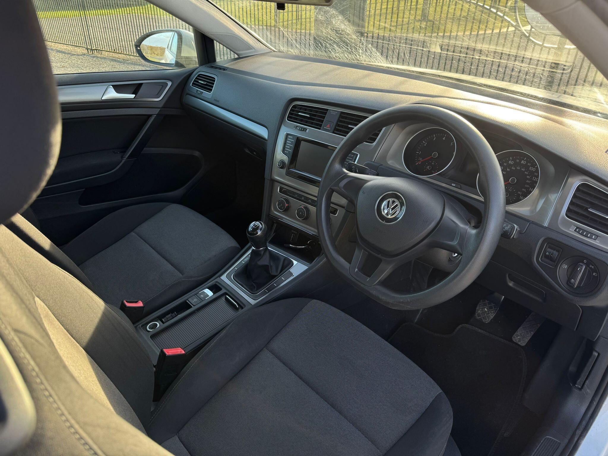 2014 Volkswagen Golf image 11