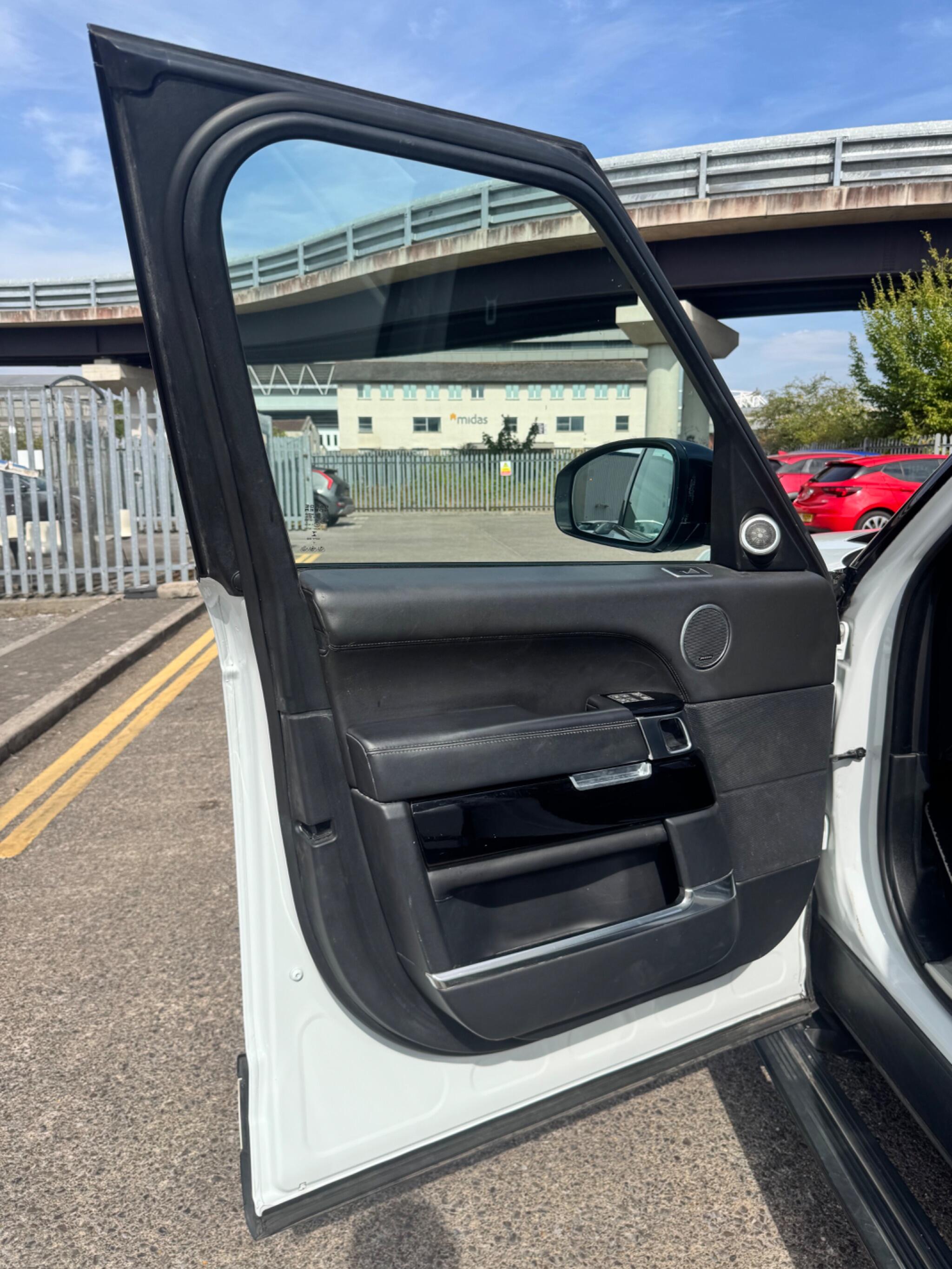 Land Rover Range Rover view 33